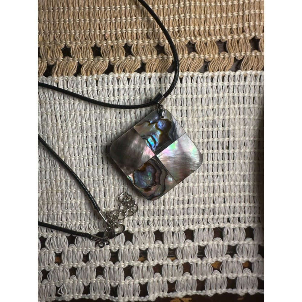 Black Iridescent Abalone Shell Pendant Necklace - Picture 4 of 8